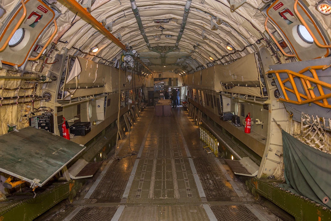 транспортный самолет Ильюшин Ил-76 Т